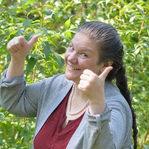 A photo of Chris Dalziel with her thumbs up.